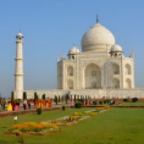 Taj Mahal and many fellow tourists